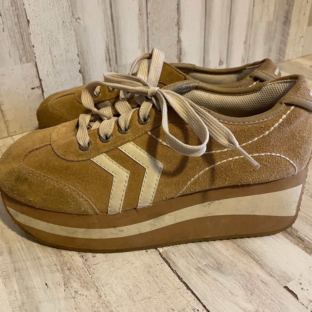Vintage Skechers! Rare find. Sz 8.5 platform